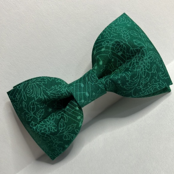 Pet Bowtie Christmas Holly & Music Notes - Picture 3 of 11